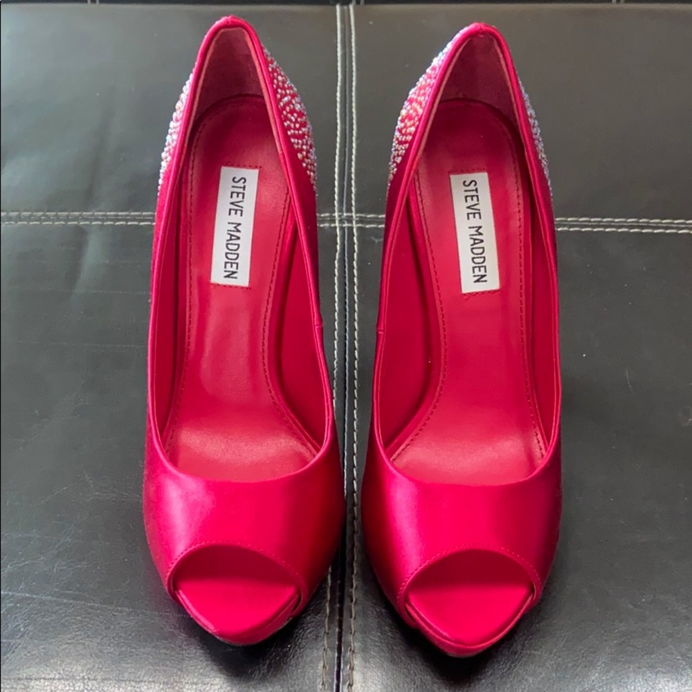 Steve Madden Raspberry Player Platform Pump - Picture 3 of 11